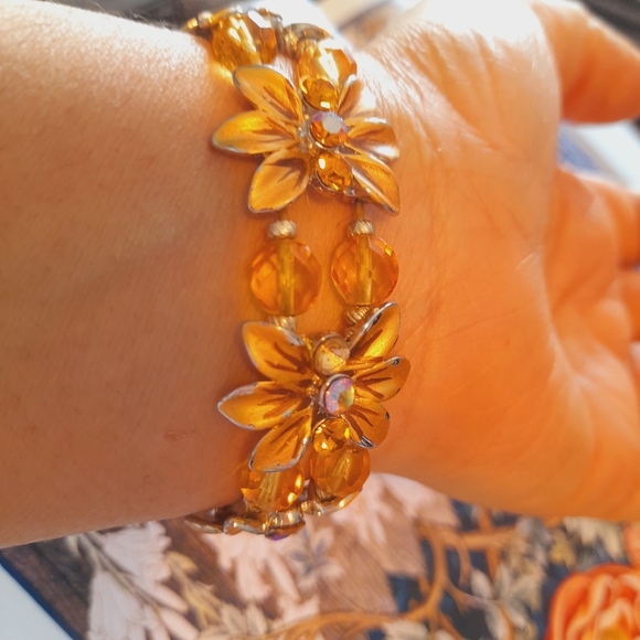 Stretchy Gold Amber Tones Metal And Chrystal - Picture 6 of 6